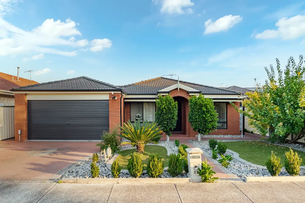 Roxburgh Park 5ห้องนอน Impressive Home Offering Space, Style & Location