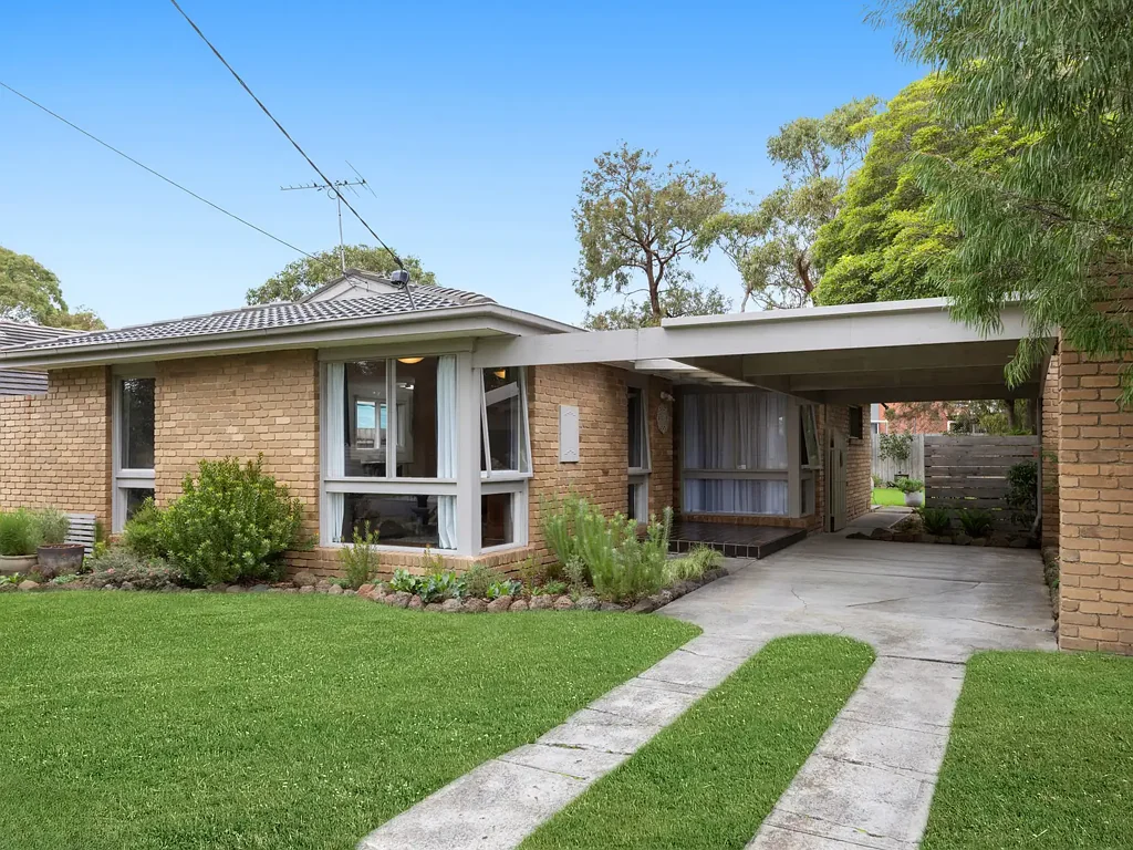 Frankston 3房 Frankston宁静街角 精美翻新三居 步行海滩CBD JPC近便 Renovated Charm with Lifestyle at Your Doorstep