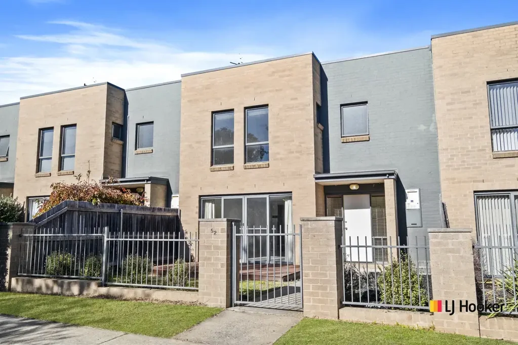 3 Bedroom Townhouse In Ideal Location