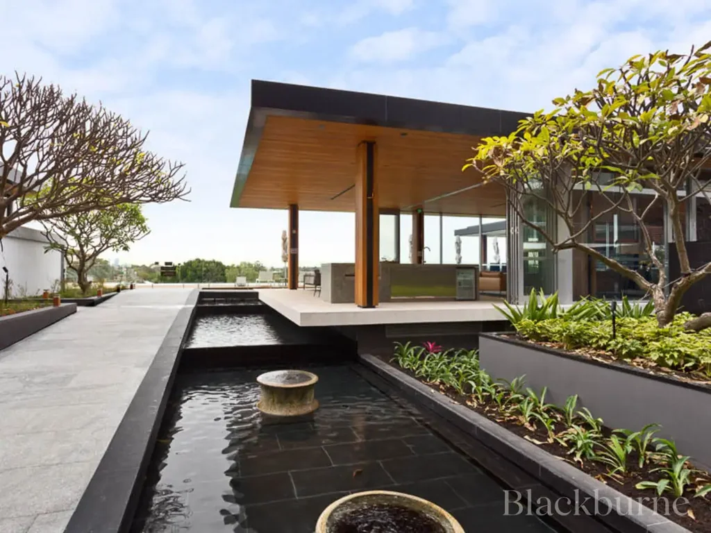 STUNNING LUXURY APARTMENT WITH RESORT STYLE AMENITIES