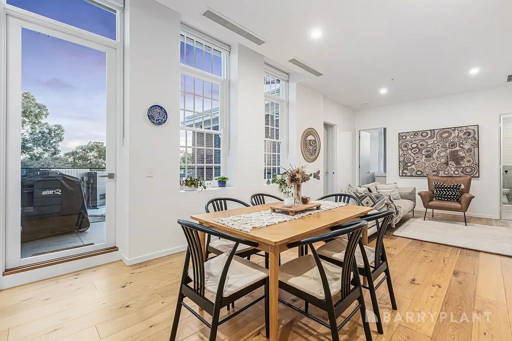 Bundoora 2બેડરૂમ Heritage Apartment Close To It All

Sale by set date 23rd of July @5pm