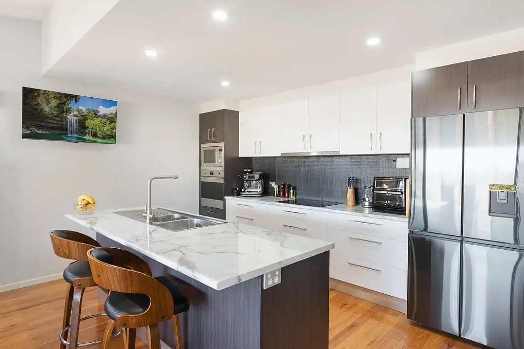 Merimbula 4房  Quality-Built Family Living with Space, Views & Timeless Appeal