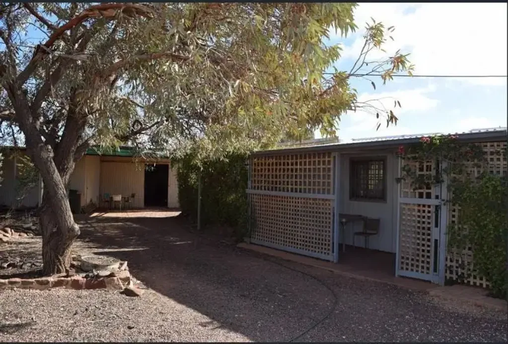 Coober Pedy 3部屋 3 BEDROOM HOME ON LARGE ALLOTMENT WITH LARGE SHED