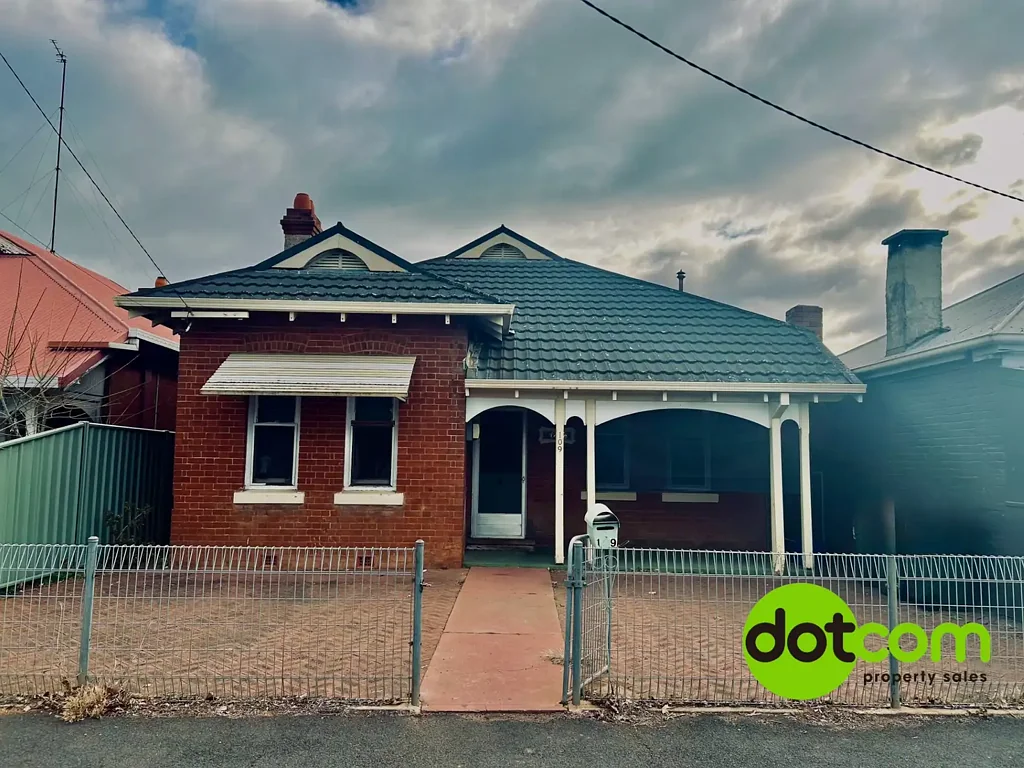 Dubbo 3 Bedroom Character-Filled Home on the Edge of the CBD