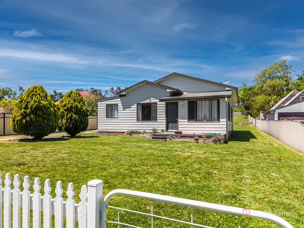 24 Queen Street, Uralla, NSW 2358