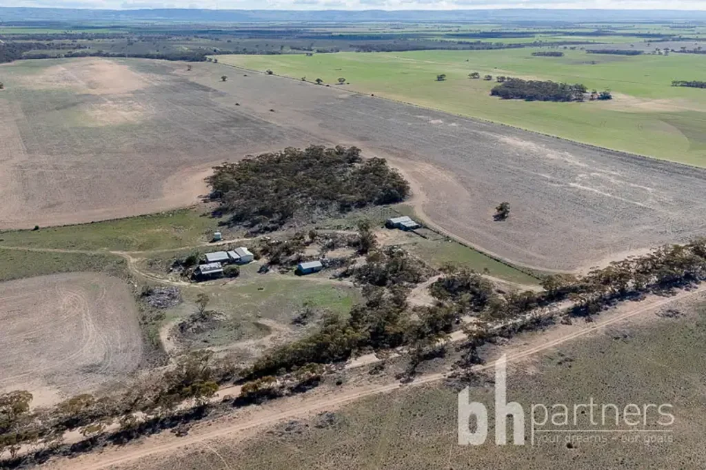 Cambrai  Great Rural Lifestyle Farm Block, 477 acres!