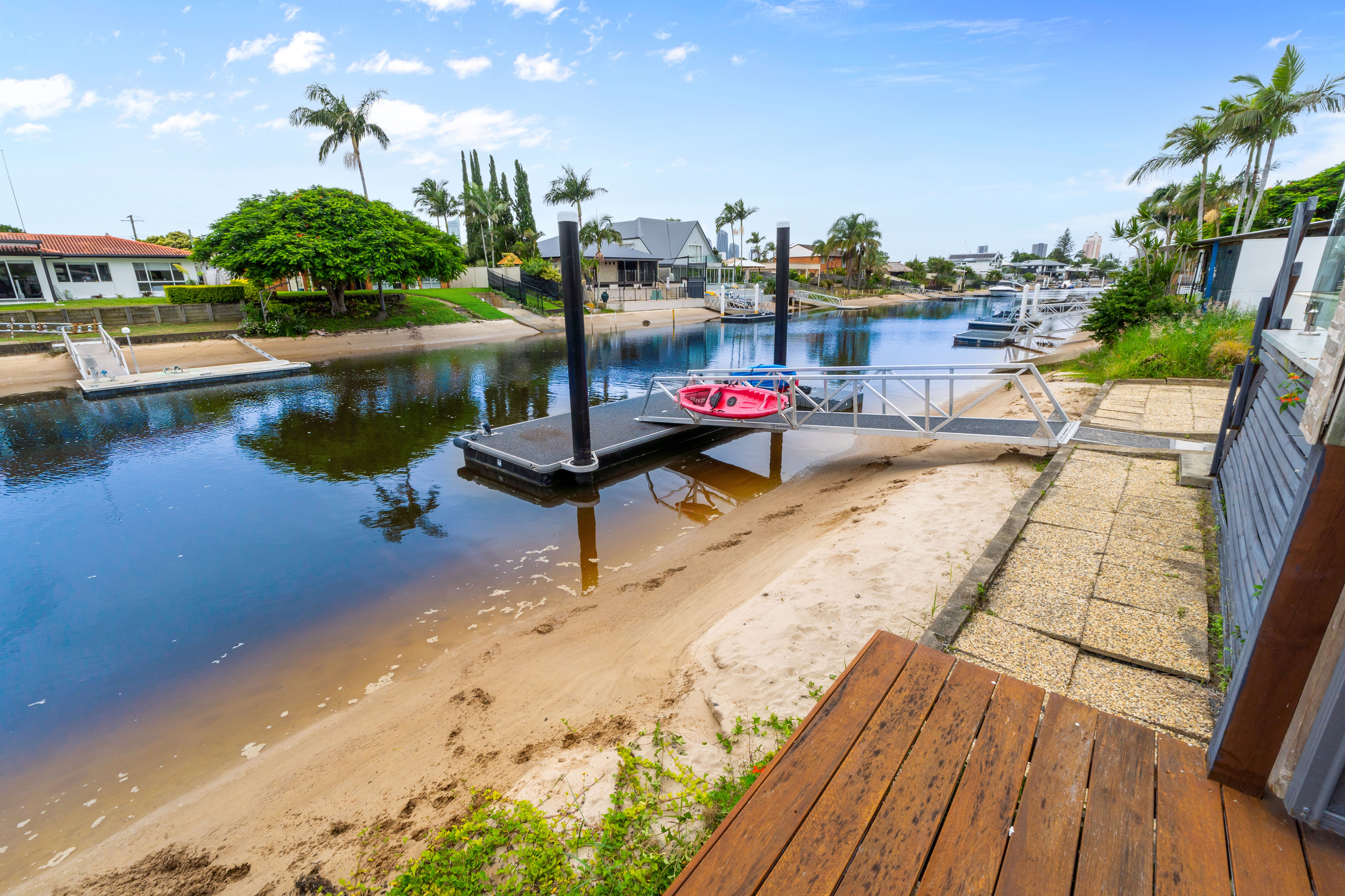 71 KALIMNA DR, BROADBEACH WATERS QLD 4218, 0 chambres, 0 salles de bain, House