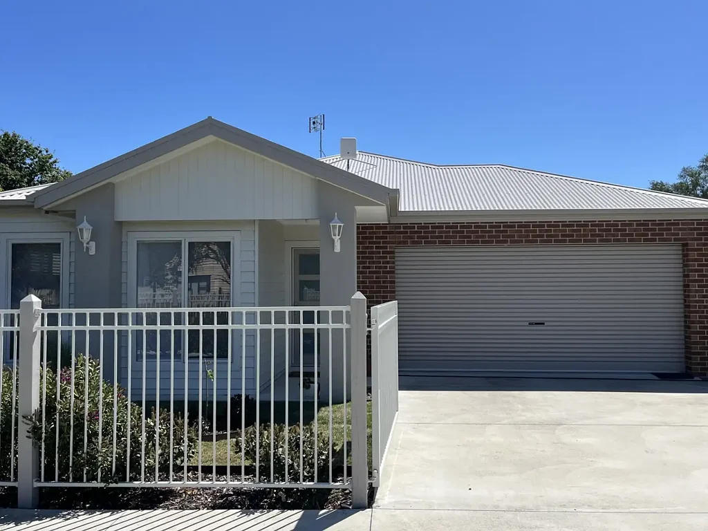 Rosedale 3 Slaapkamer Modern Comfort, Walk-to-Everything Convenience