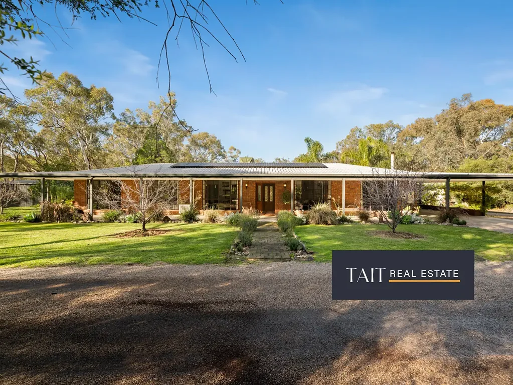 Glenrowan 4 Slaapkamer Pool, Shedding & Space - Resort-Style Living on Over an Acre