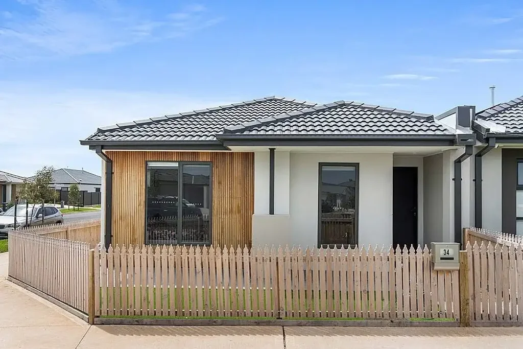 Stylish Three-Bedroom Home with Study and Outdoor Entertaini