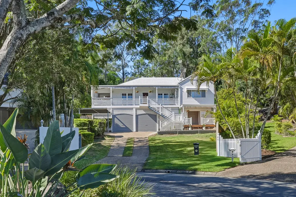 Robina 4房  A Queenslander to Fall in Love With - Views, Character & a Beautiful Modern Transformation