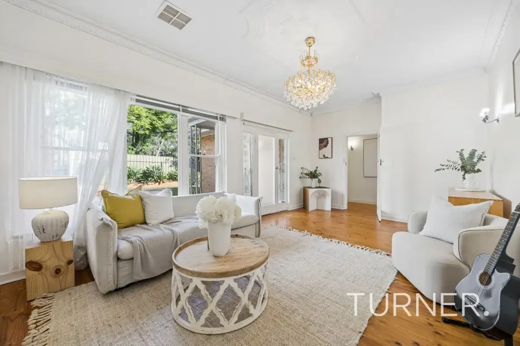 Kensington Park 5房  Expansive family home, savvy investment or location opportunity!