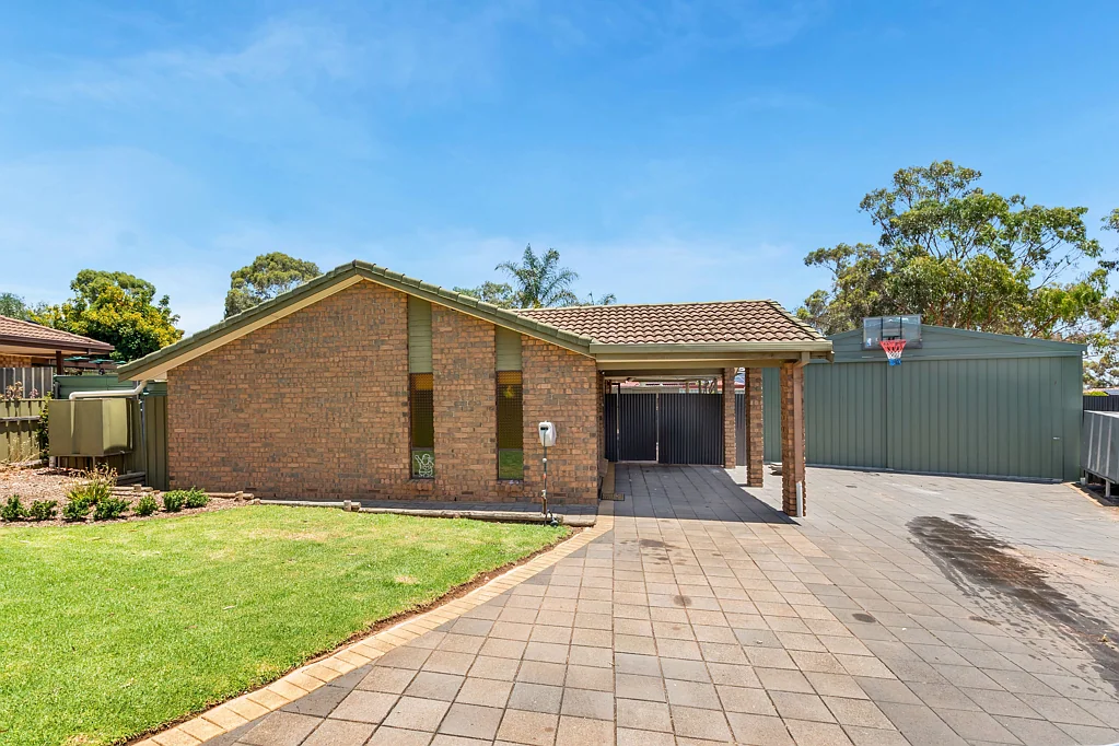 28 Luringa Close, Craigmore, SA 5114