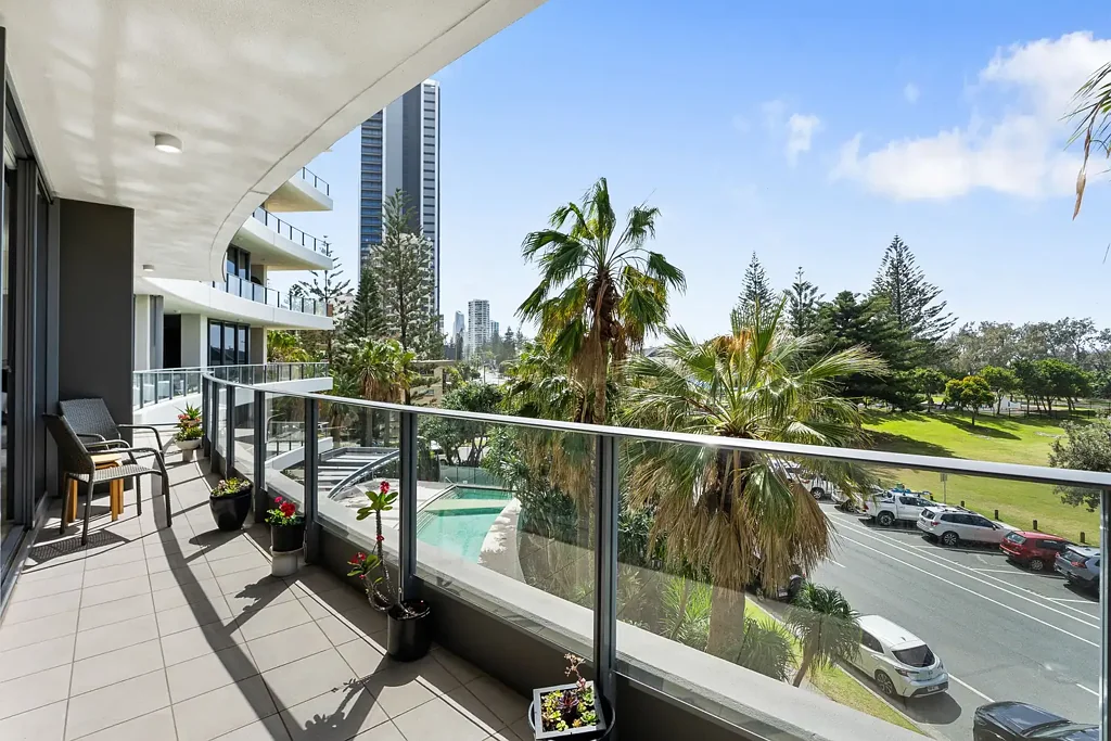 Broadbeach 2Moenga Beachfront Elegance at Verve Broadbeach