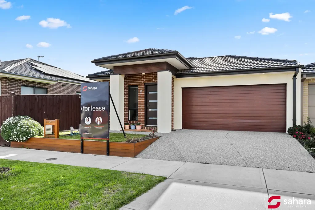 Walking-distance to Shopping Centre and Train Station