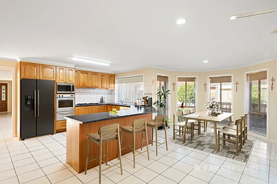 11 KURANDA CR, BERWICK VIC 3806, 0 Kuwarto, 0 Banyo, House