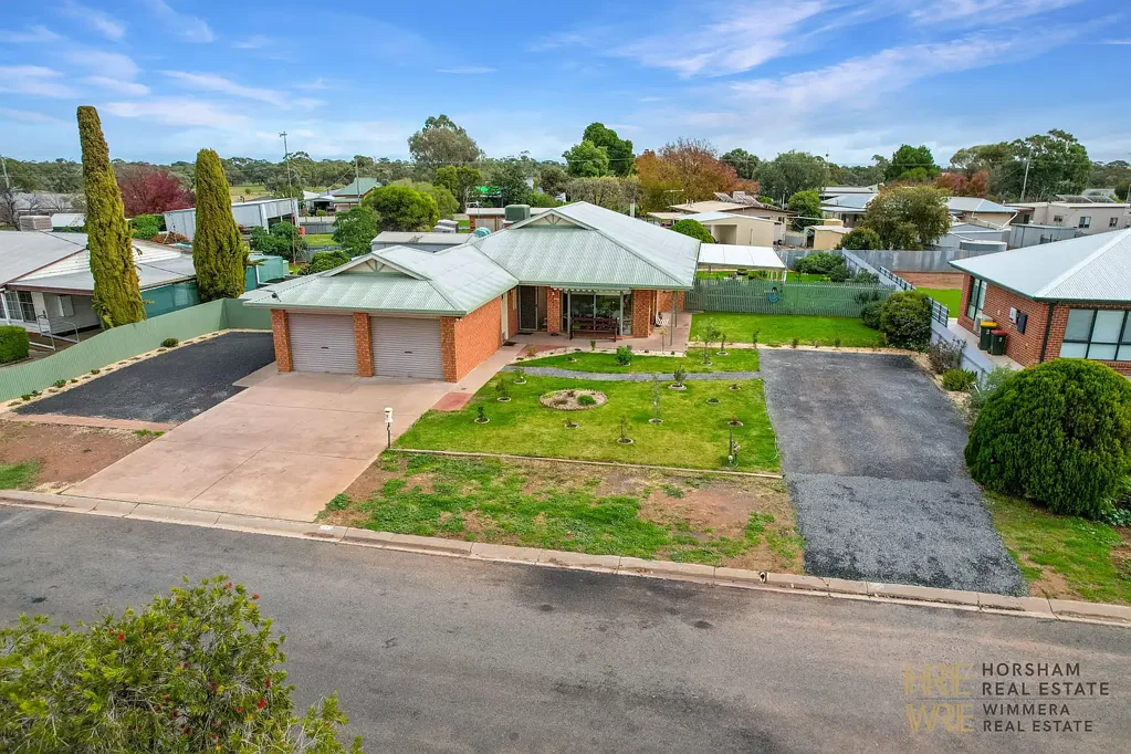 Donald 3房  Spacious Brick Home with Beautiful Outdoor Entertaining