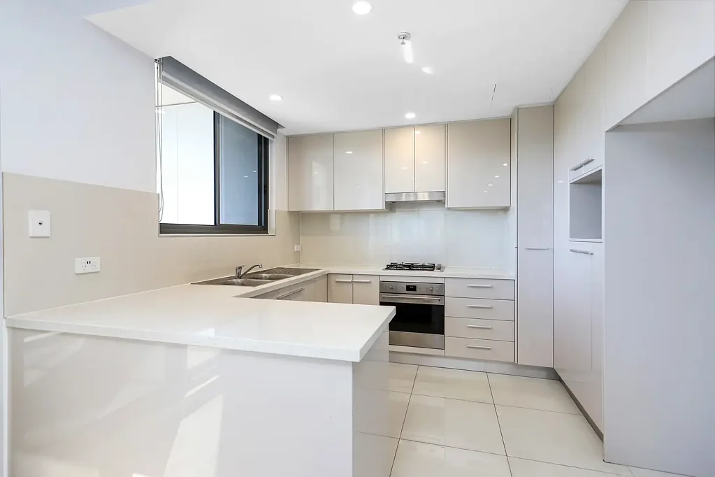 2 BEDROOM UNIT IN PARRAMATTA