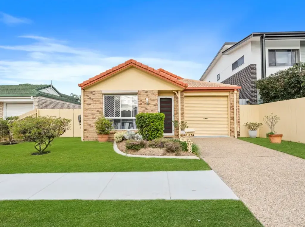 Three bedroom home in the Heart of Wynnum West