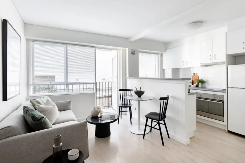 Tranquil bayside studio with balcony