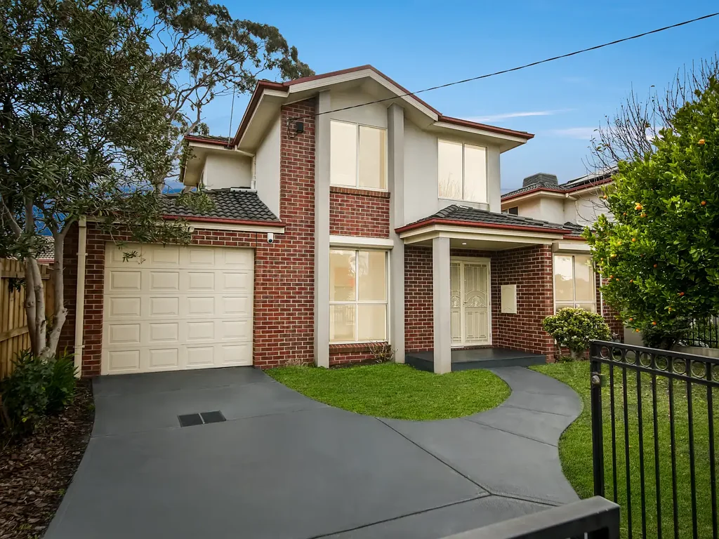 Noble Park 3બેડરૂમ Independent Townhouse with Its Own Frontage & Driveway
