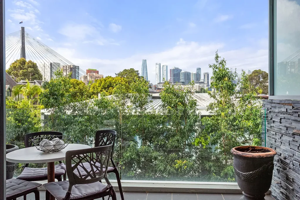 Furnished one bed + study apartment at Blackwattle Bay