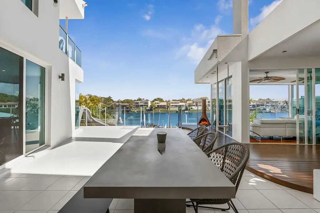 Benowa 6Kwarto Luxury, Lifestyle & Main River Views | 972m2 Waterfront Residence