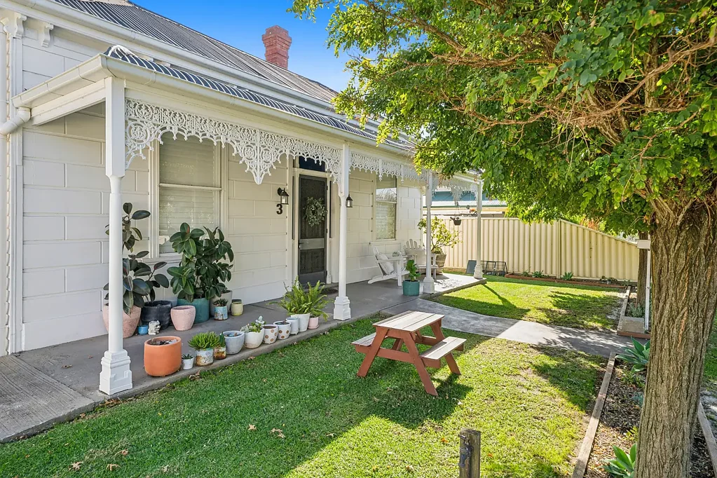 Seymour 4ห้องนอน Charming Character Home in the Heart of Seymour
