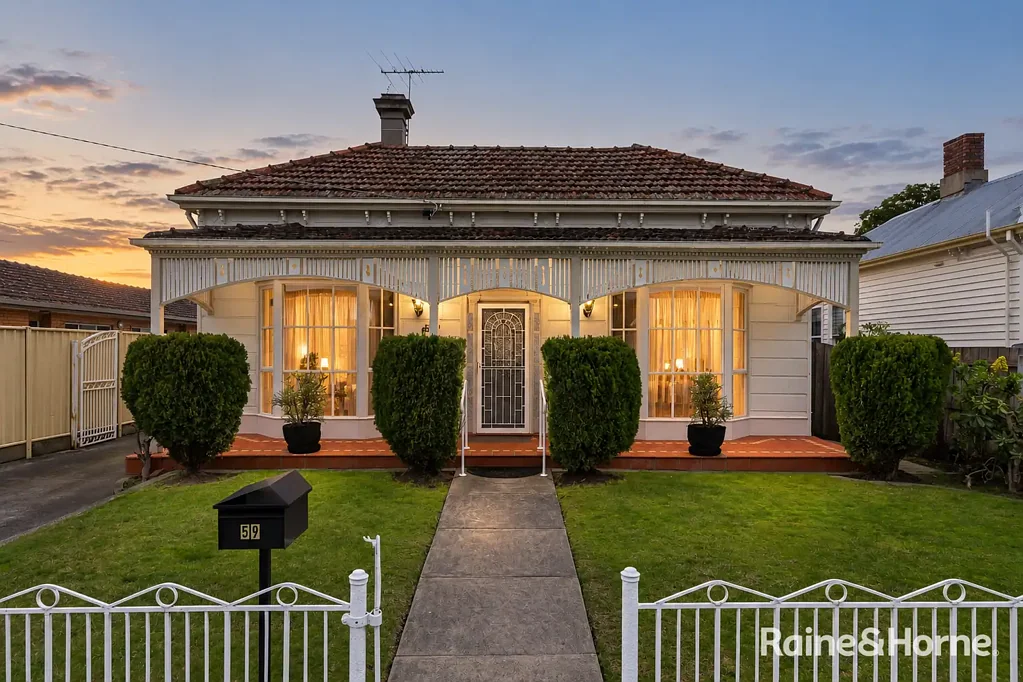 Brunswick 6બેડરૂમ Timeless Family Grandeur with a Fully Self-Contained Second Residence - First Time Offered in 42 Years