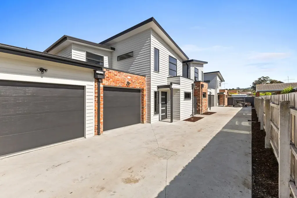 2/11 Hawker Street, Moe, VIC 3825