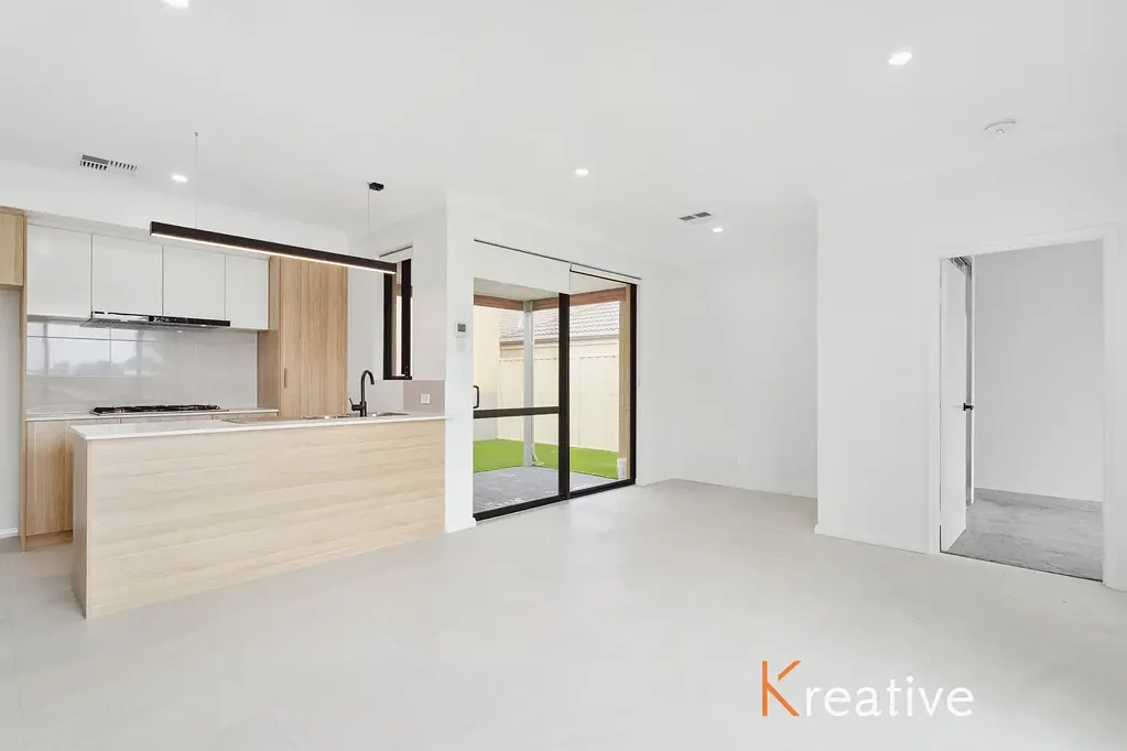 Morley 3房  Stylish Near-New Living with No Strata Fees!