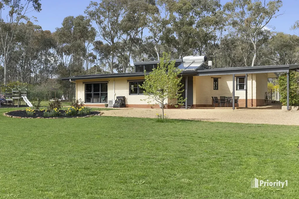 Axe Creek 3 Bedroom BIG ACREAGE - BEAUTIFUL HOME - ENDLESS POSSIBILITIES