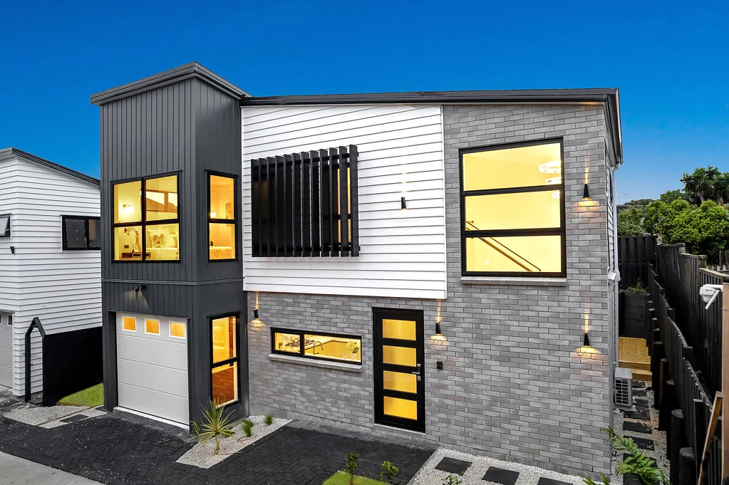 Botany Downs 4房  BRAND NEW WITH LOTS OF PARKING