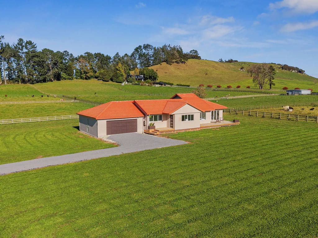 Pukeatua 4房  Modern Comfort in a Stunning Rural Setting