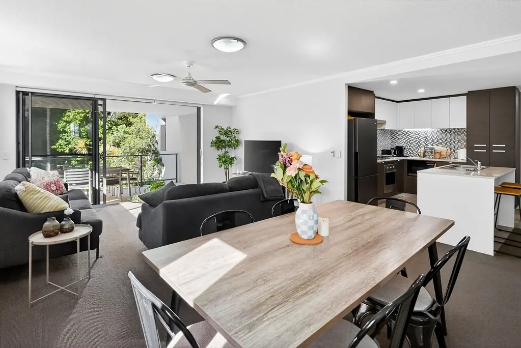 Southport 3房  Elevated Living in a Prime Southport Location
