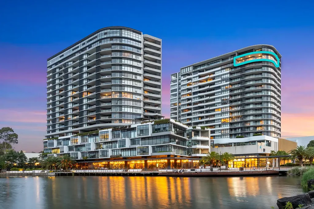 Norwest 3ਬੈੱਡਰੂਮ Sub-penthouse three-bedroom lakeside residence at Esplanade Norwest