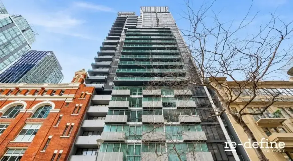 Modern unfurnished Two-Bedroom Apartment in the Heart of Melbourne
