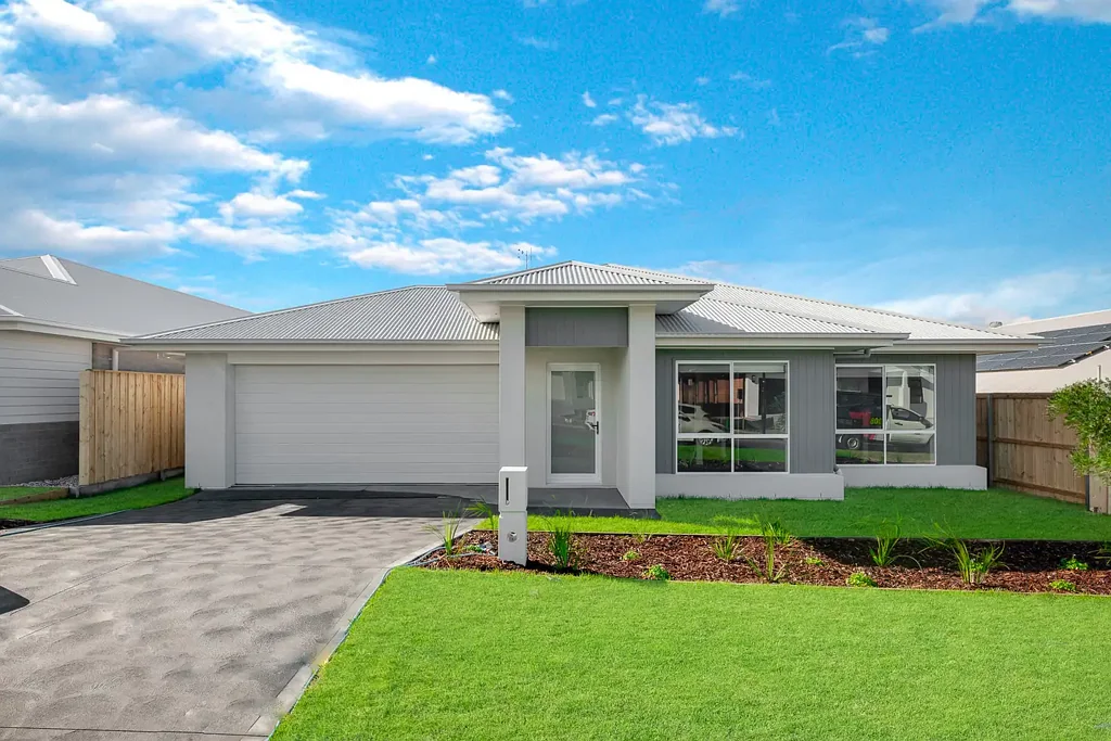 BRAND NEW MODERN FAMILY HOME IN NEW ESTATE