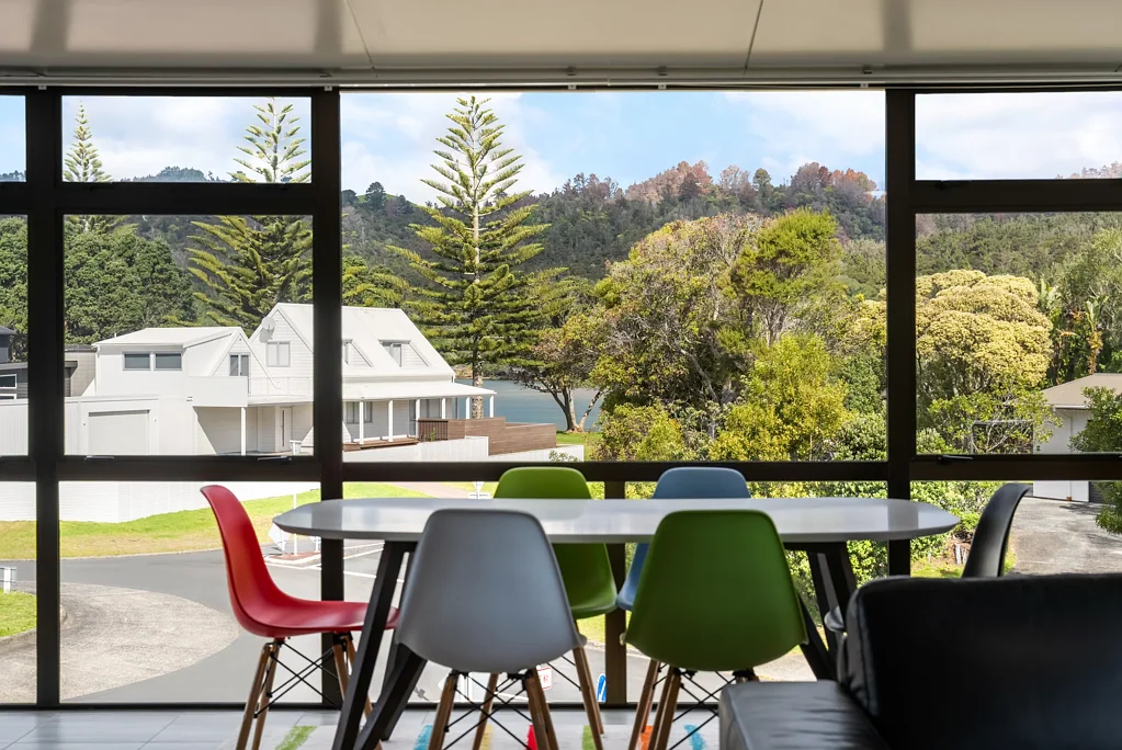 Whangamata 4ਬੈੱਡਰੂਮ Steps From the Water with dual Income Potential
