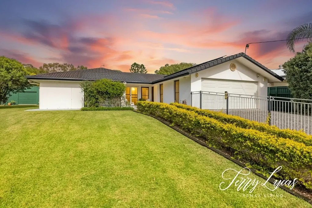 Caboolture 4ਬੈੱਡਰੂਮ AN EXCEPTIONAL 330SQM FAMILY RESIDENCE OFFERING SPACE, STYLE & SOPHISTICATION