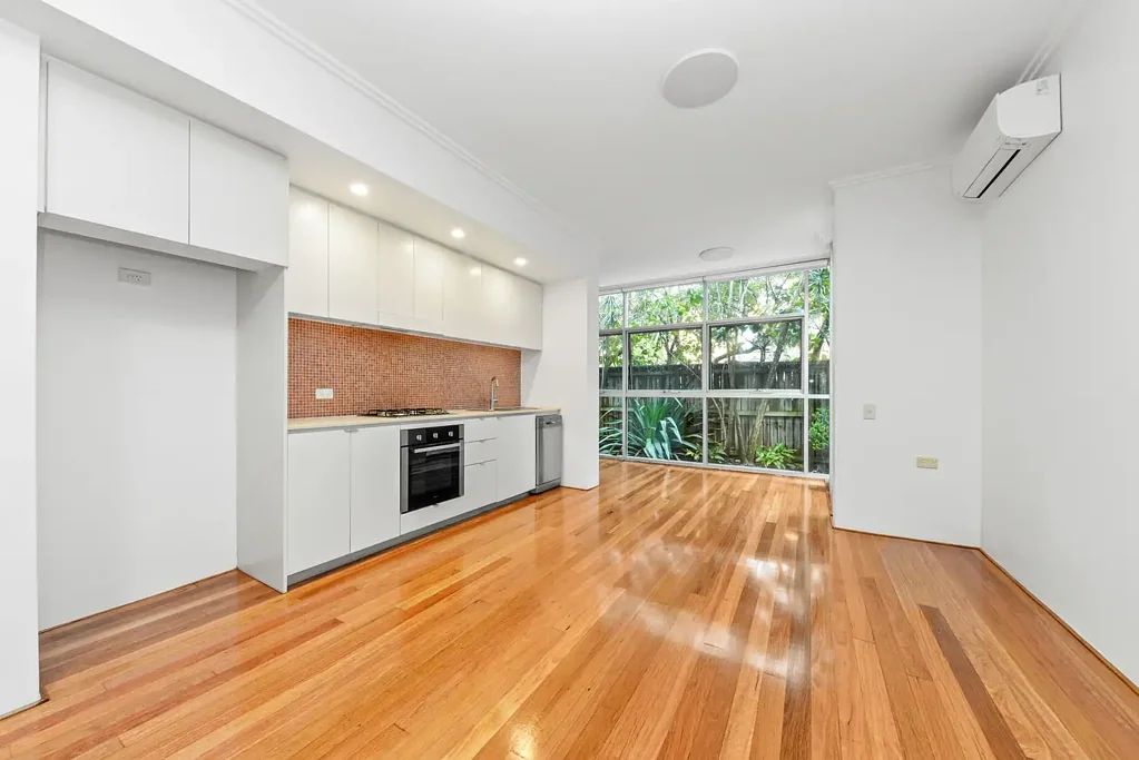 1 Bedroom Garden Apartment With a Study