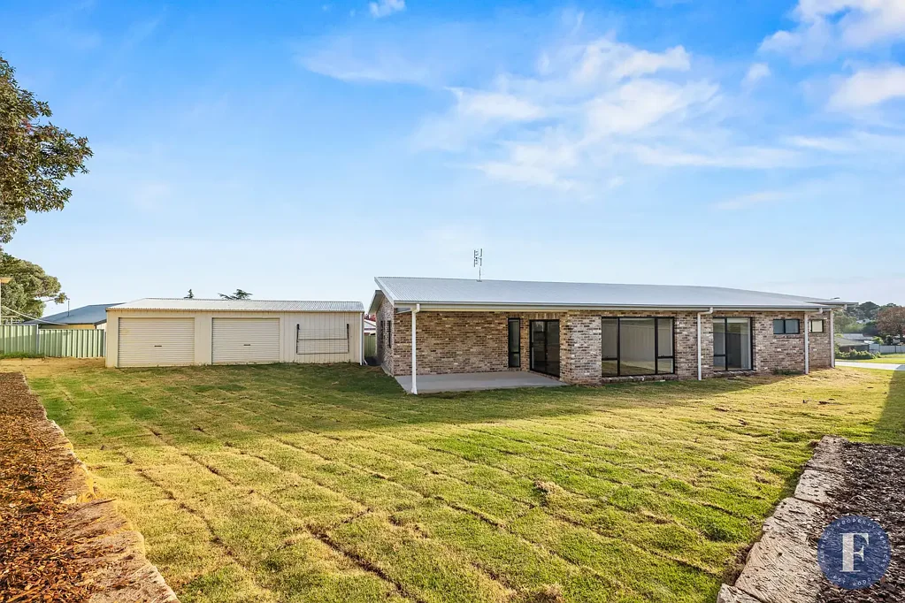 Young 4Moenga Brand New Family Home!