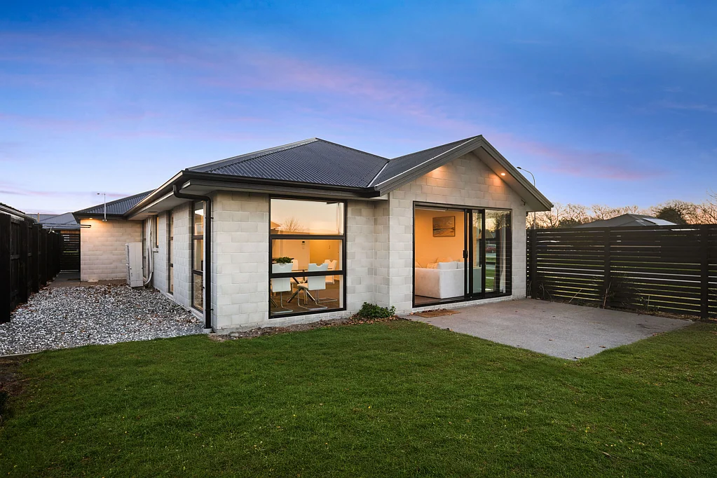 Woodend 4房  Owners Are Out of Town - This Must Sell