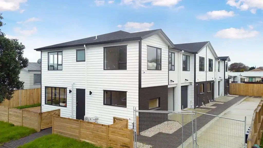 Clendon Park 3房  Grab a Bargain!  CCC & Title Issued!