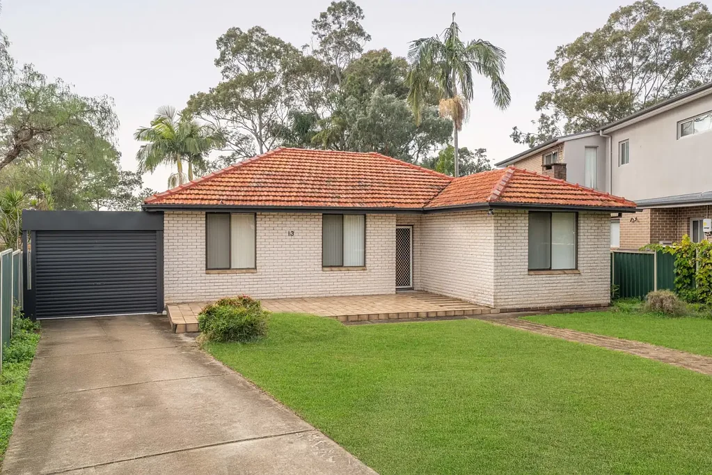 Villawood 7 Slaapkamer Exceptional Family Home with Granny Flat on 1,132sqm