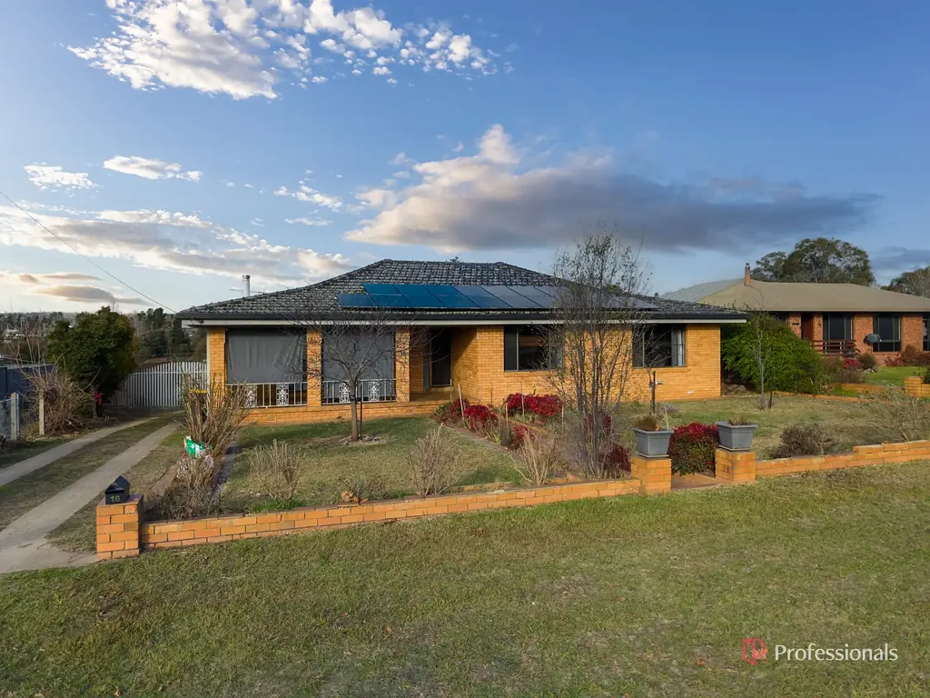 Uralla 4 Slaapkamer Expansive Family Living with Exceptional Storage and Workshop Space