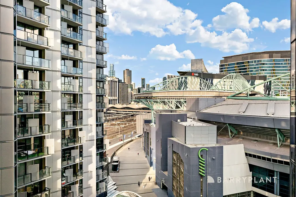 Docklands 1Moenga Lock Up, Leave & Enjoy: Quality Living with Stadium and City Aspects