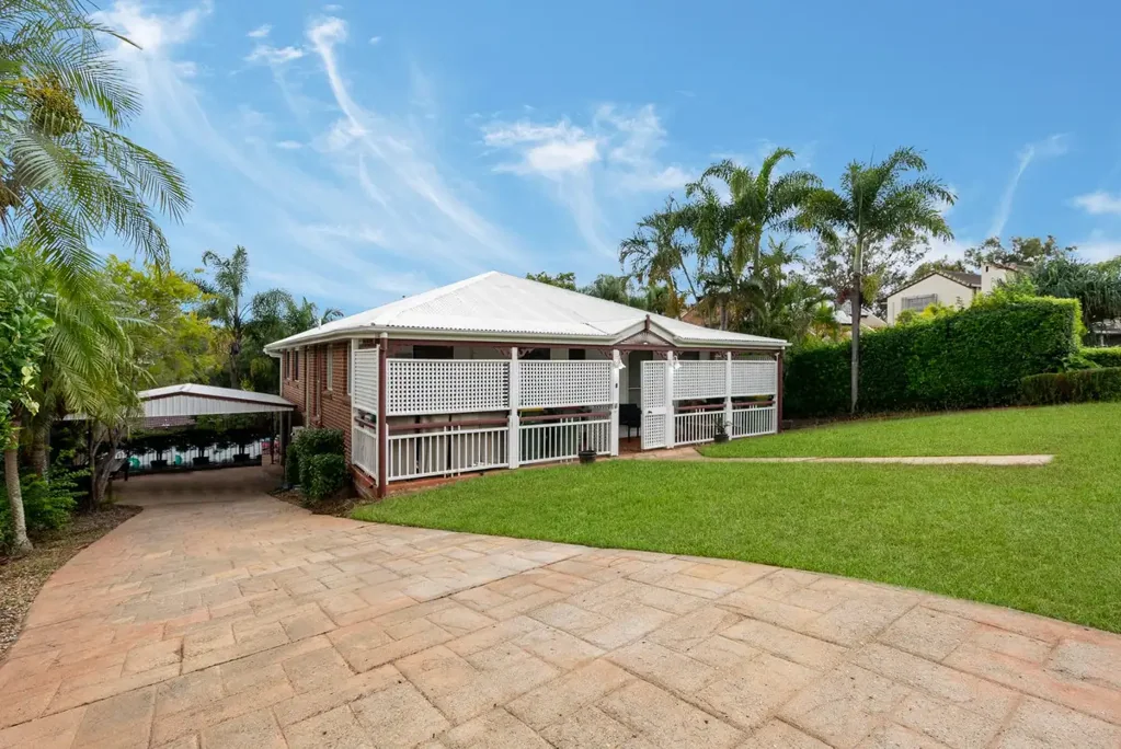Albany Creek 8Kwarto Dual Living in the Heart of Albany Creek – 8 Bed, 4 Bath, 2 Car on 807sqm