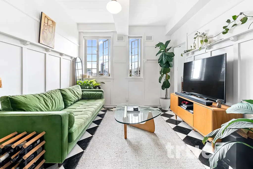 STUNNING ART DECO APARTMENT IN PRIME LOCATION