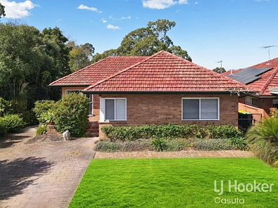 Casula 4 Slaapkamer Rare Development Opportunity – Family Home on 1,543m² R3-Zoned Land